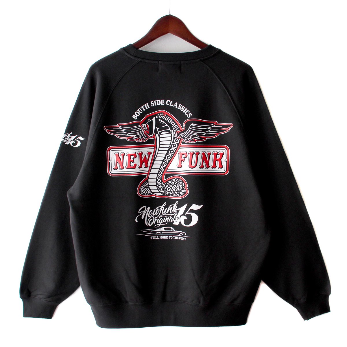 CRACKLIMB's tweet image. NEWFUNK STORE 15周年記念デザインのコレクションが本日より発売開始です!巳年と❶❺って事に掛けて蛇とモータースポーツの雰囲気を表現したデザインになってます。今回はいろいろ選んで頂けるように型数を広げてみました。合わせて使って頂けたら嬉しいです🐍🚗
▶︎ cracklimb.com