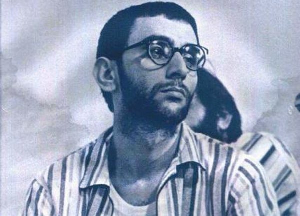 Tolba_Radwan's tweet image. أنا مش كافر
بس الجوع كافر
أنا مش كافر
بس المرض كافر
أنا مش كافر
بس الفقر كافر.. والذل كافر
أنا مش كافر
لكن شو بعملك إذا اجتمعوا فيا
كل الإشيا الكافرين
أنا مش كافر
بس البلد كافر
مع السلامة يا زياد