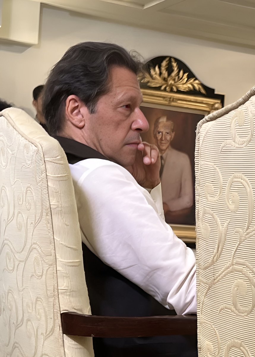 irumrae's tweet image. تم جو رکھتے ہو یہ بالوں کی سفیدی پہ نظر
تم نے کب جانا ہے کس روگ نے ڈس رکھا ہےہمیں۔