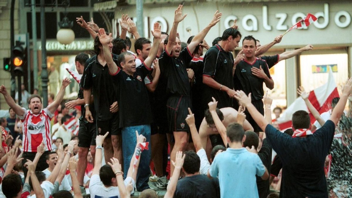 luccasmith_'s tweet image. 36 años de una pasión, de un sentimiento. Este club, es la demostración de que, todos unidos, podemos llegar muy lejos, aún siendo una provincia pequeña.
Desde Lugo hasta Leganés. En el Juan Rojas o el Mediterráneo. Siempre rojiblanco.
Una vida de fidelidad.
