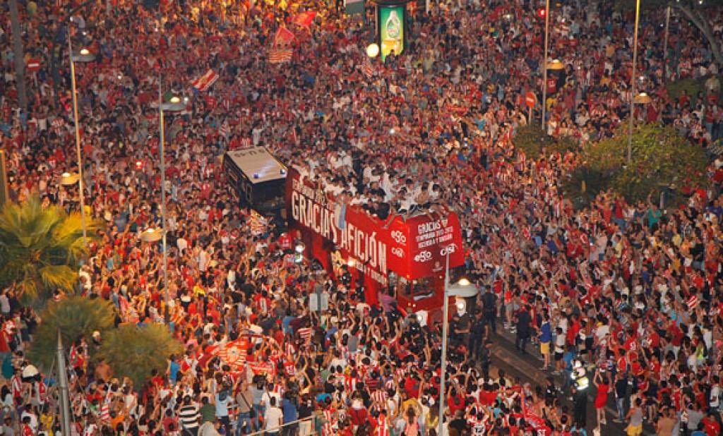 luccasmith_'s tweet image. 36 años de una pasión, de un sentimiento. Este club, es la demostración de que, todos unidos, podemos llegar muy lejos, aún siendo una provincia pequeña.
Desde Lugo hasta Leganés. En el Juan Rojas o el Mediterráneo. Siempre rojiblanco.
Una vida de fidelidad.
