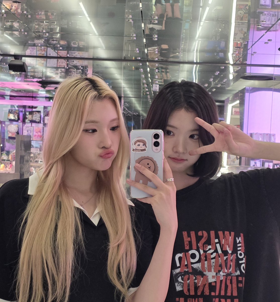 theH2HGLOBAL's tweet image. 250726 JUUN Weverse Update with A-NA and JIWOO
#Hearts2Hearts #하츠투하츠 #H2H @Hearts2Hearts