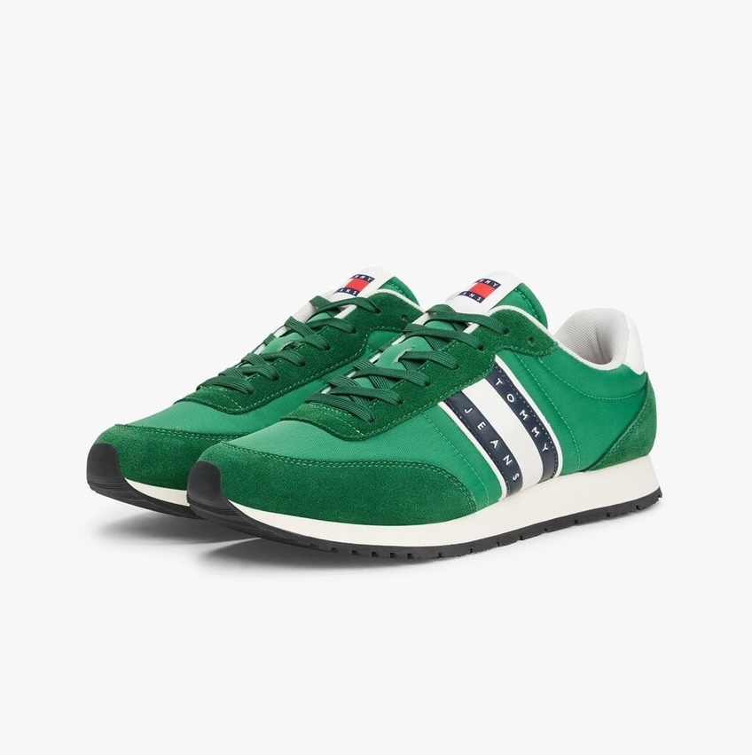 夏のワードローブに欠かせないアクセサリーを #トミージーンズ の