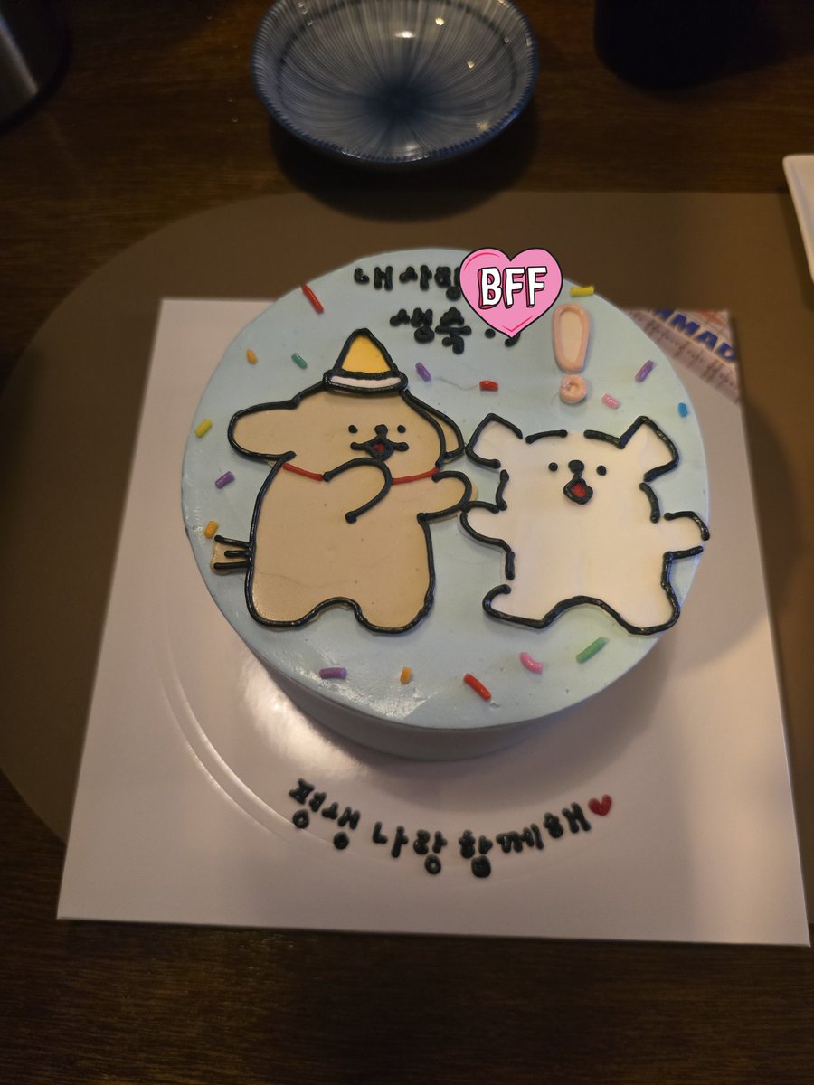 HVC_H0218's tweet image. 내일 생일이라구 케이크 해줬어🥹
스윗해..
