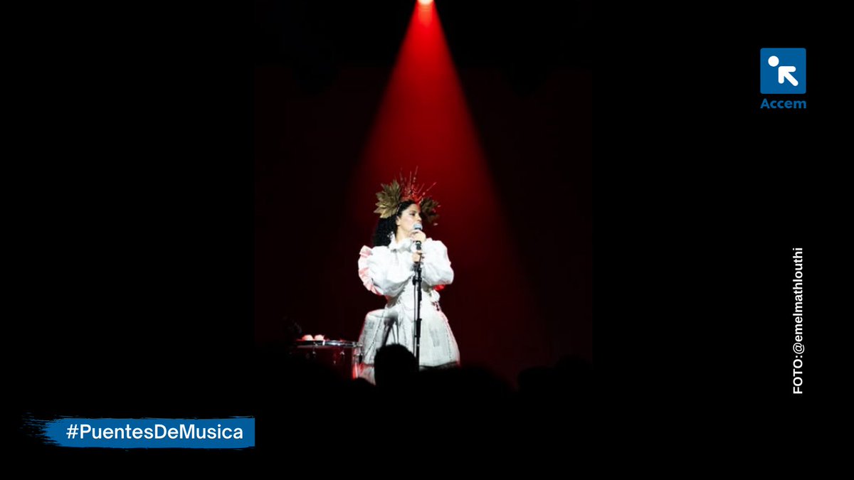 En #PuentesDeMúsica te recomendamos la canción Kaddesh de Emel Mathlouthi , un homenaje a las personas refugiadas, simbolizando su lucha y pérdida. Puedes escucharla aquí: youtube.com/watch?v=CjHDhH…