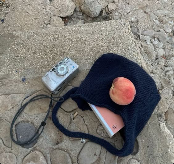 lassybees's tweet image. ideal summer 🎧