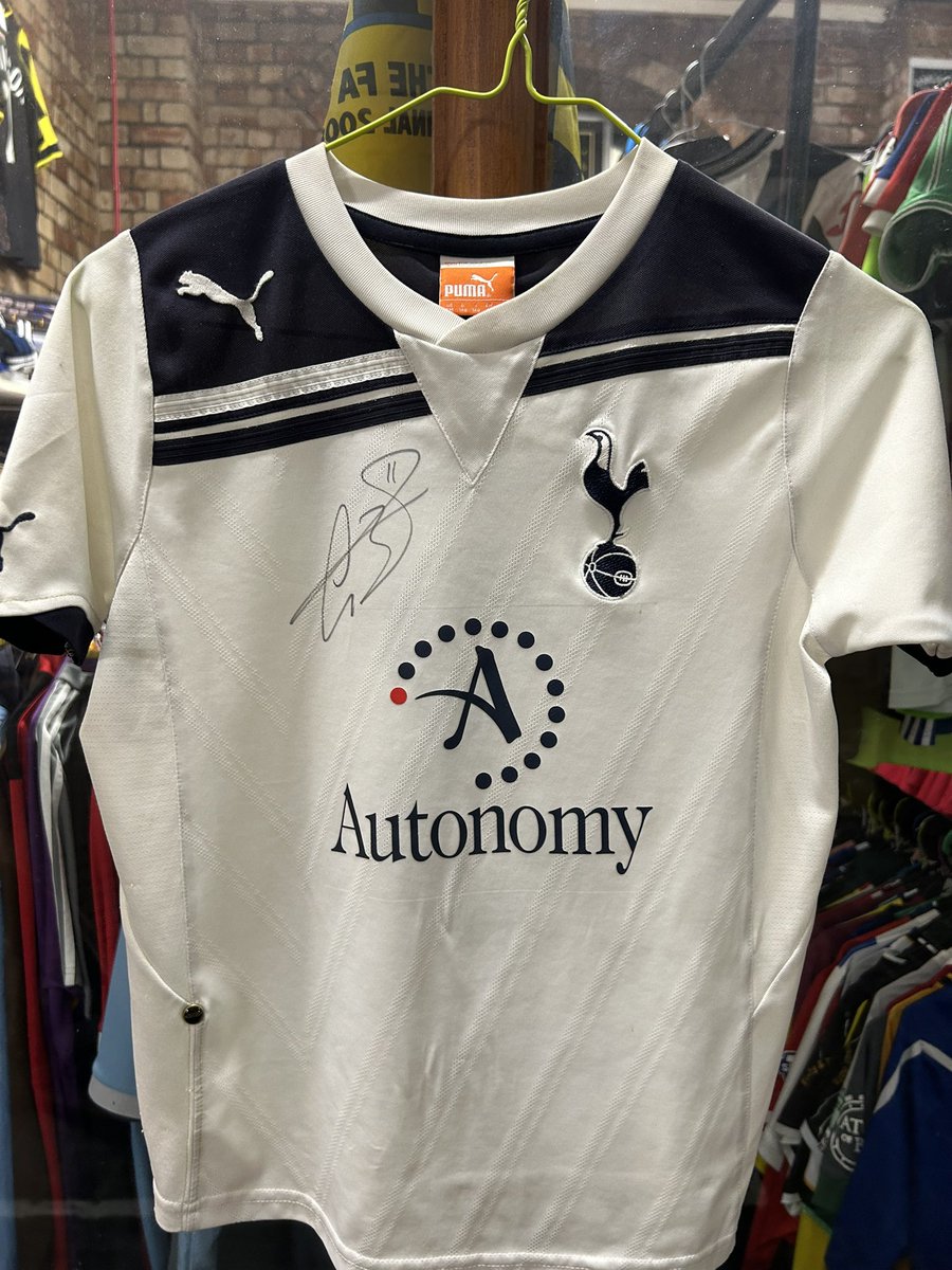 ClassicshirtCDF's tweet image. Some other new bits to hit the shop this week.
Yes that is a signed Gareth bale spurs shirt. Thanks for asking!