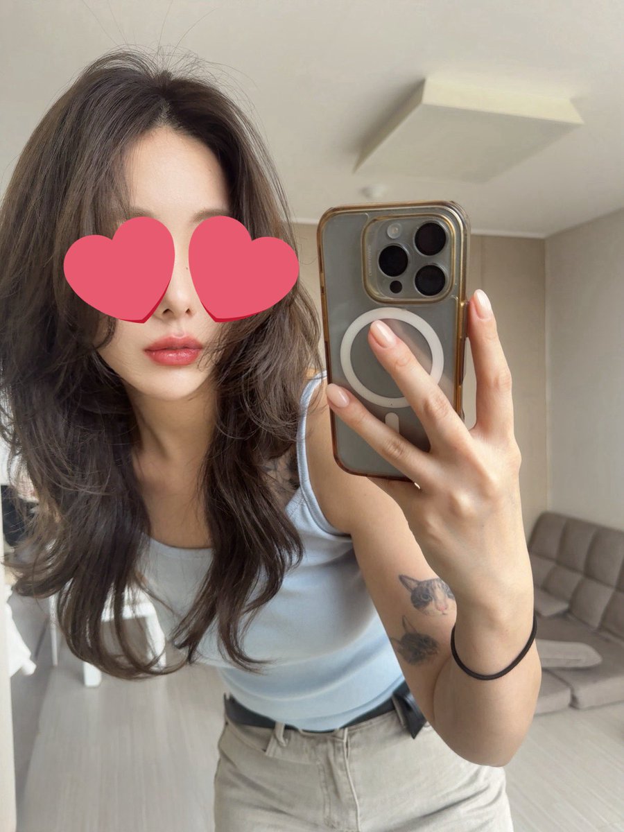 it_susang's tweet photo. 唇ヒアルしてから１ヶ月ちょっと経った👄
元の唇(3枚目)と比較すると、やっぱりボリューム感でたおかげでリップ塗った時のぷっくり感が最高に可愛いすぎる💄💛 https://t.co/gXYKVStyfP