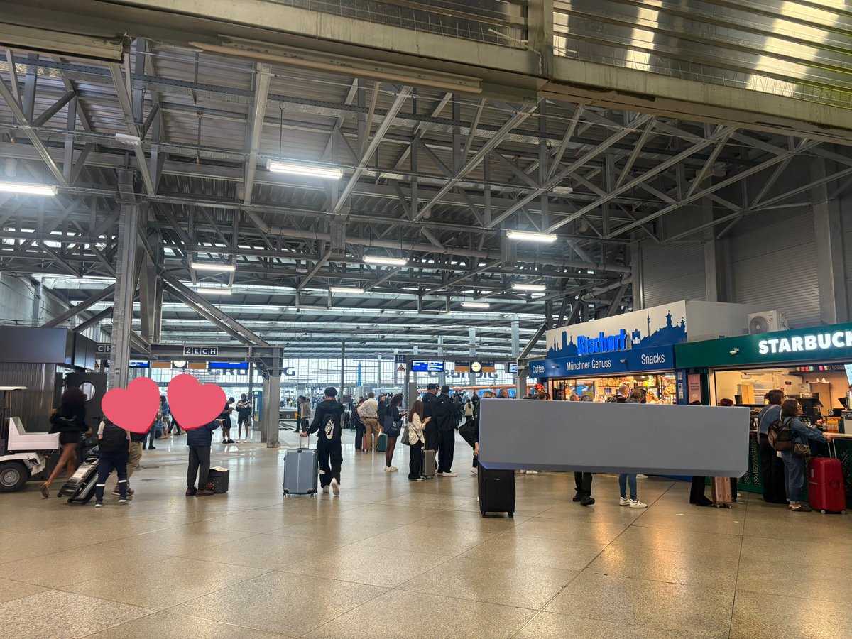 Soleadonauta's tweet image. ミュンヘン中央駅、ヨーロッパのでかい駅って感じ〜！ドイツって感じ〜！忙しないけど結構好き🛤️