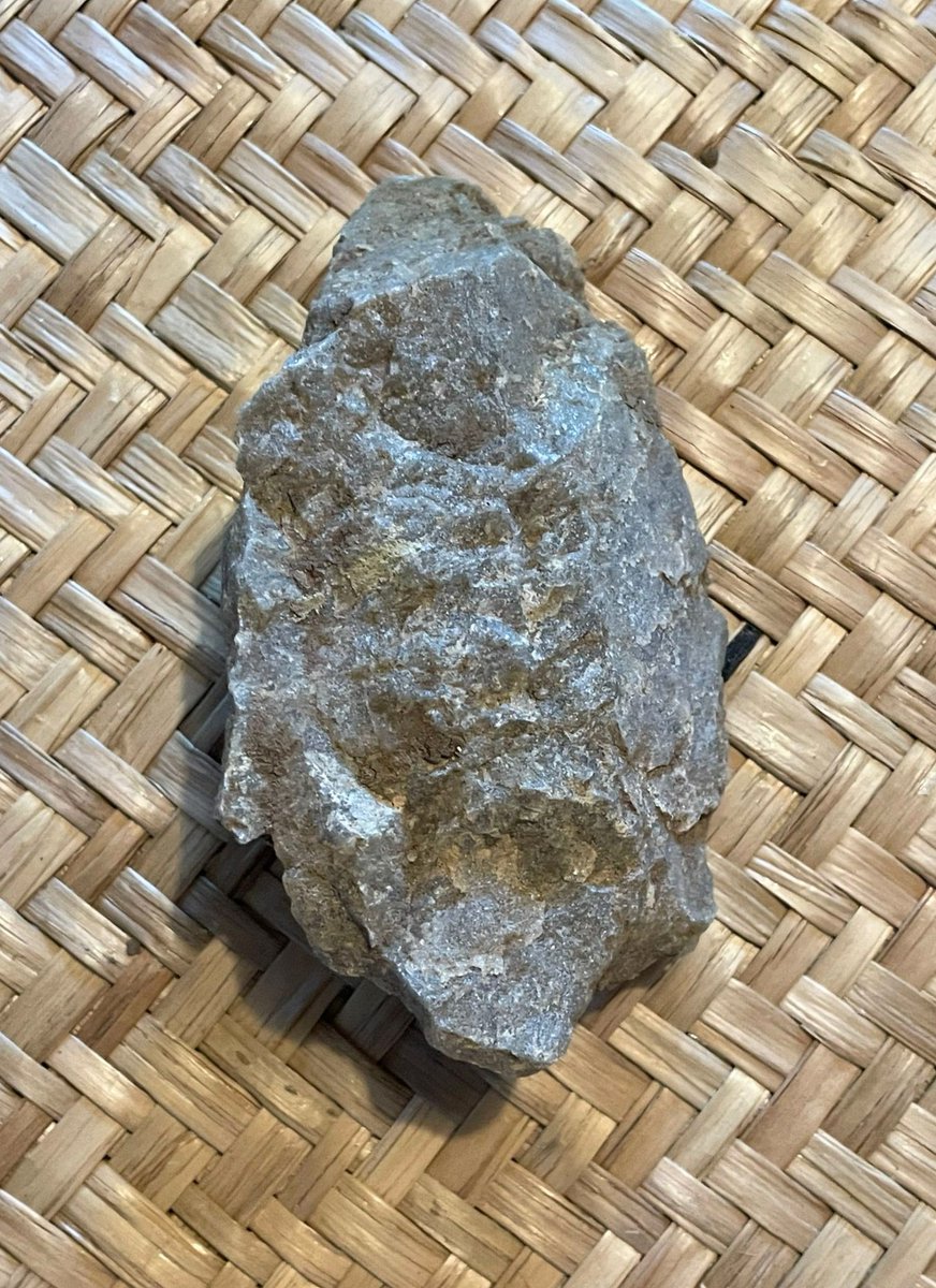RedRiverCroft's tweet image. Dear #archaeology friends. My grandson found this in the garden in Le Perche, France. Bedrock chalk and flint, low hills and deeply incised river valley.
Can anyone help him with understanding this piece? It's 10cm from tip to base.