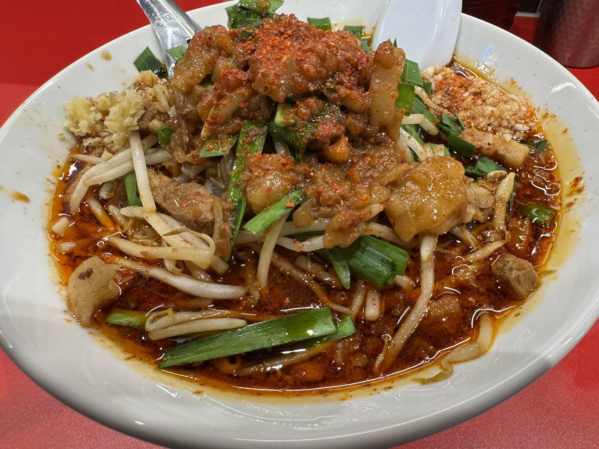 sssgmiso's tweet image. 川崎に新しく出来た「スタミナラーメンかわさ鬼」、最近スタラー流行ってますね。人気店すず鬼プロデュース店ということで連日の行列。夏はヤバい。でもそれで減ったスタミナをスタミナラーメンで補充！というかスタミナ鬼増しされて大元気に。お前もかわさ鬼にならないか！