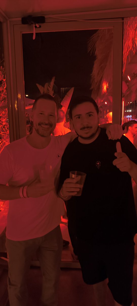 Esta foto me hace especial ilusión. #Enorme <a href="/vivirdelared/">Alex Navarro 🏴‍☠️</a>