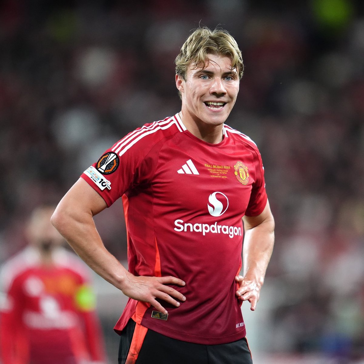 Manchester United are open to loaning out Rasmus Højlund in a deal that includes an obligation to buy.