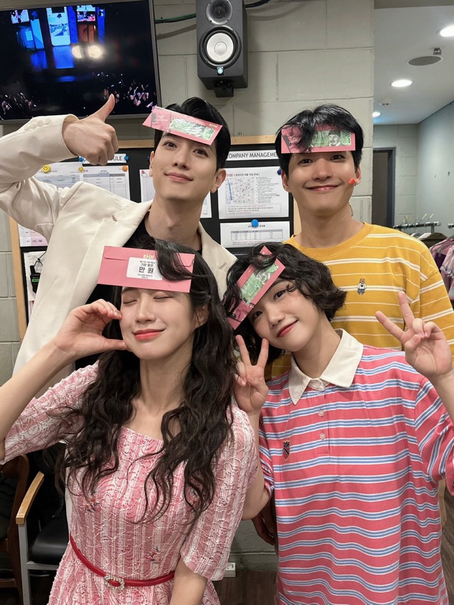 Musical_ChaMe's tweet image. [#뮤지컬 #차미]🧩

💖 7/26(토) 3시 공연 전석매진 만원사례💖

관객 여러분들 덕분에 오늘도 차미는 오늘도 HOT한 하루가 되었습니다! ☺💕

𝐌𝐔𝐒𝐈𝐂𝐀𝐋 𝐂𝐇𝐀𝐌𝐄😍📱
𝟮𝟬𝟮𝟱.𝟱.𝟮𝟵 - 𝟴.𝟮𝟰
#TOM1관