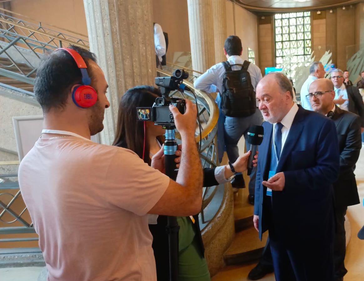 *د. ناصر القدوة يشيد بمواقف الرئيس الفرنسي: "خطوات تاريخية تعزز السلام في الشرق الأوسط"*
البيادر السياسي_ *باريس – وجّه وزير الخارجية* *الفلسطيني الأسبق،* الدكتور ناصر القدوة، رسالة رسمية إلى الرئيس الفرنسي إيمانويل ماكرون، عبّر فيها عن تقديره العميق للمواقف التي أعلن عنها الرئيس