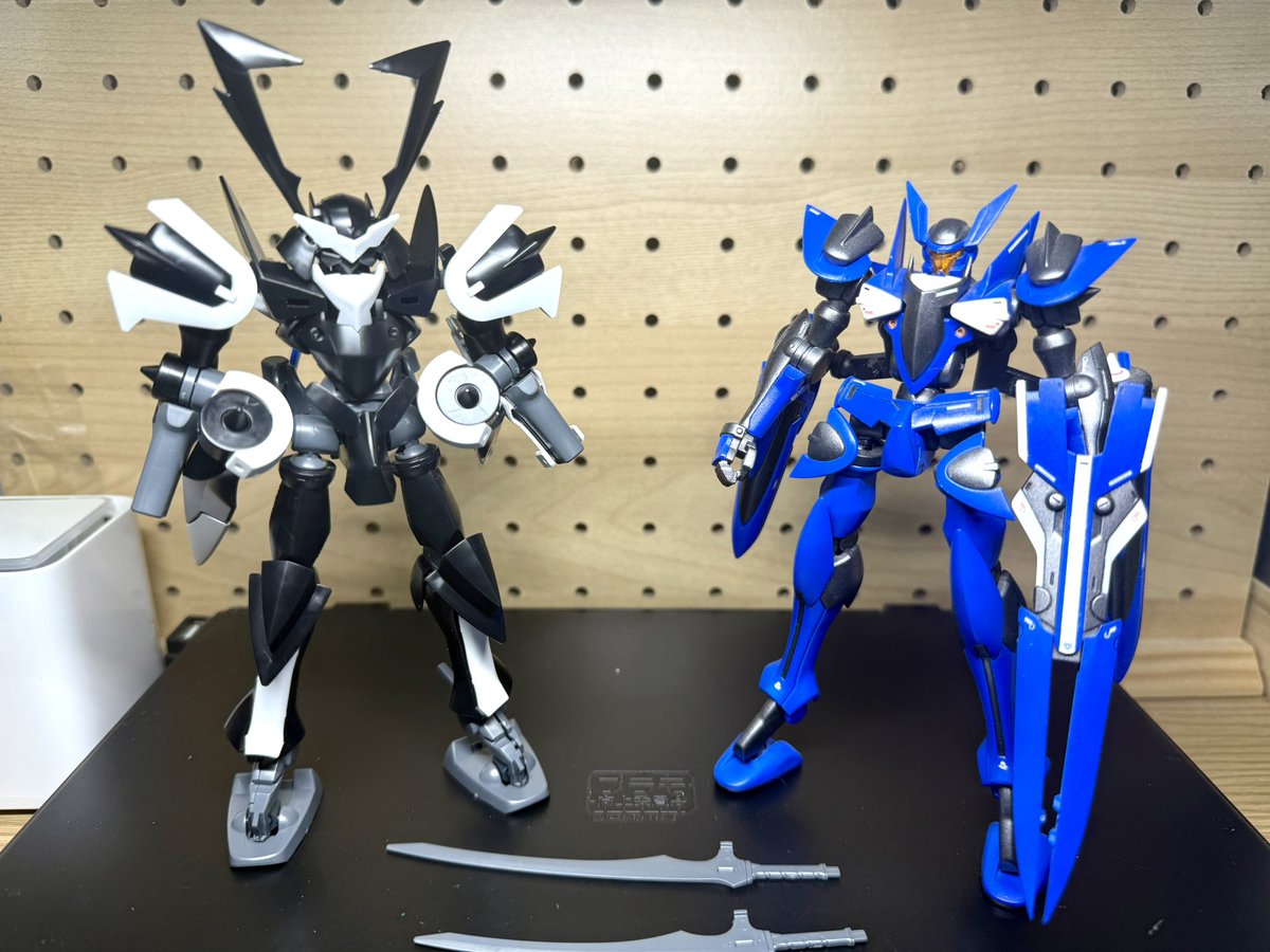 kuchi0905's tweet image. #スサノオ 進捗！

珍しく素組みチェックから。
バインダー位置はともかく、股関節のポロリとかも気になりました😅
まずは表面処理とエッジ出しから進めていきます🫡
ブレイヴと比較｡｡太ましいところは削り込むかなぁ｡｡

#ガンプラ好きと繋がりたい #HG #OO #プラモデルライフ