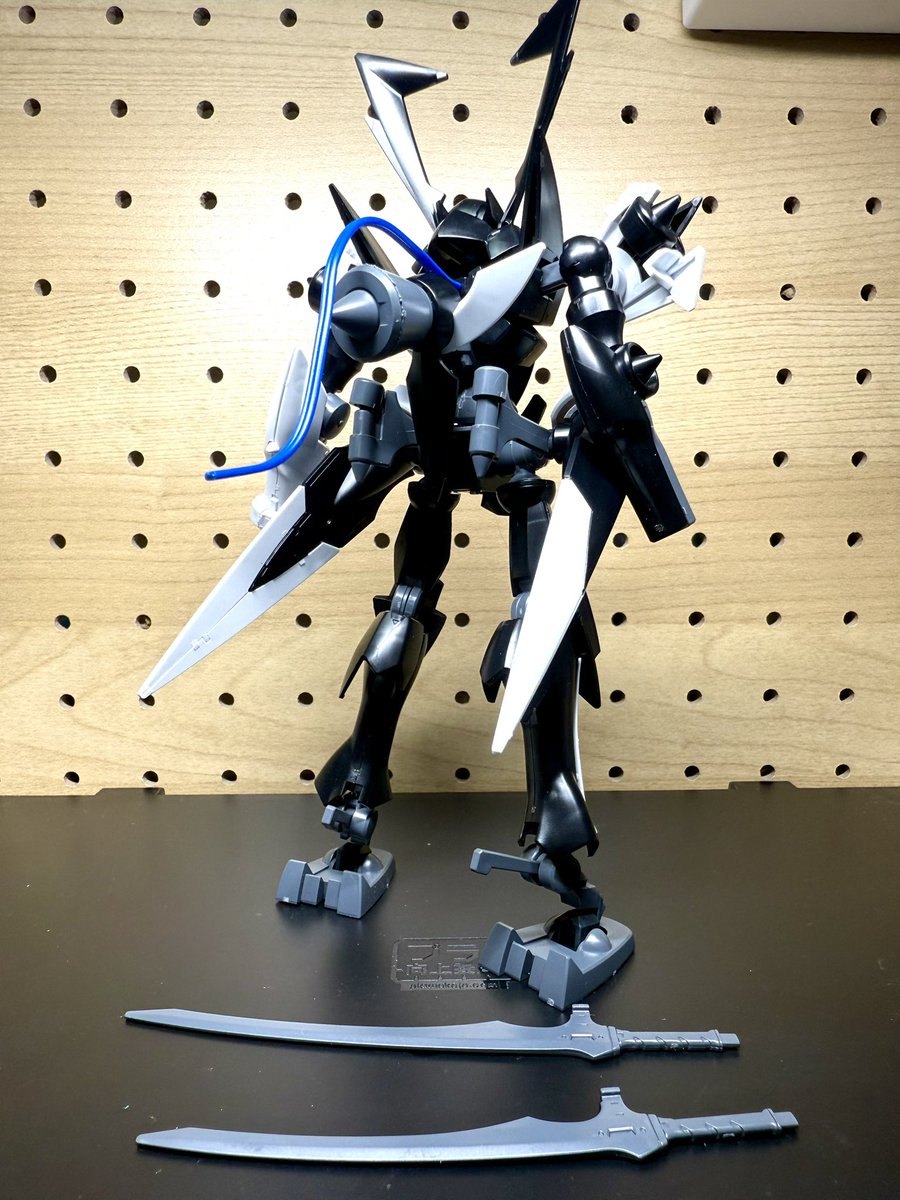 kuchi0905's tweet image. #スサノオ 進捗！

珍しく素組みチェックから。
バインダー位置はともかく、股関節のポロリとかも気になりました😅
まずは表面処理とエッジ出しから進めていきます🫡
ブレイヴと比較｡｡太ましいところは削り込むかなぁ｡｡

#ガンプラ好きと繋がりたい #HG #OO #プラモデルライフ