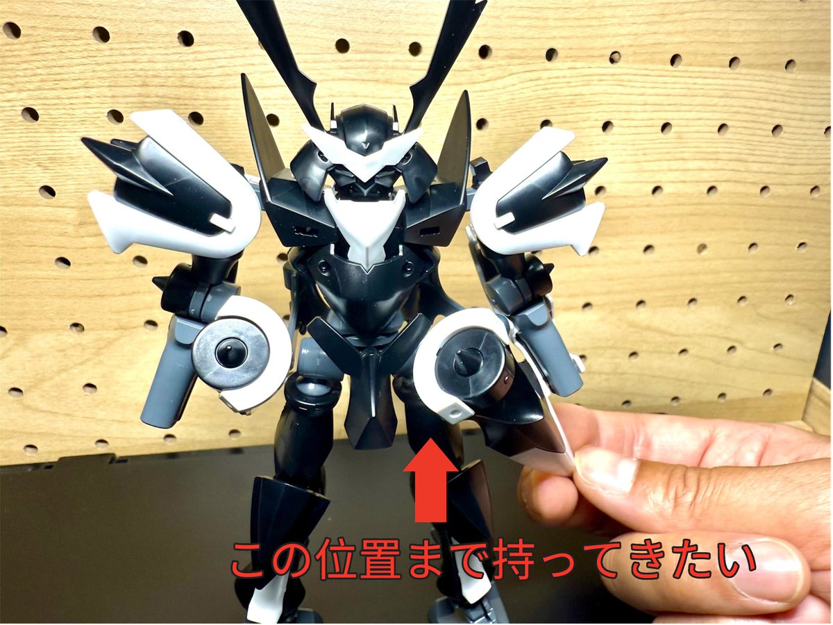 kuchi0905's tweet image. #スサノオ 進捗！

珍しく素組みチェックから。
バインダー位置はともかく、股関節のポロリとかも気になりました😅
まずは表面処理とエッジ出しから進めていきます🫡
ブレイヴと比較｡｡太ましいところは削り込むかなぁ｡｡

#ガンプラ好きと繋がりたい #HG #OO #プラモデルライフ