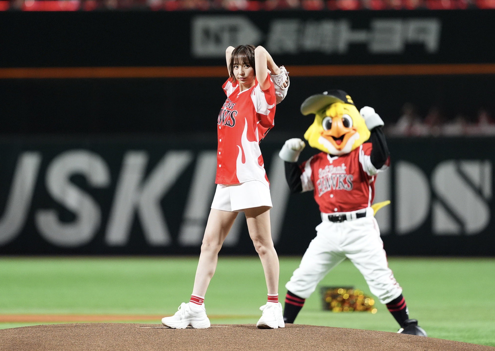 BBM 2016 2nd  始球式 パラレル 篠田麻里子 AKB 元アイドルの始球式に気づいた