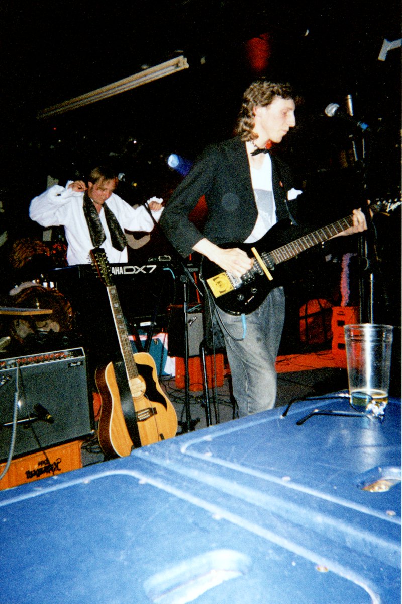 TheDylanRabbit's tweet image. Summer 1998. We played a gig at the Alleycat in Reading. Blur played there a few days later. I suspect they may have had a bigger audience...