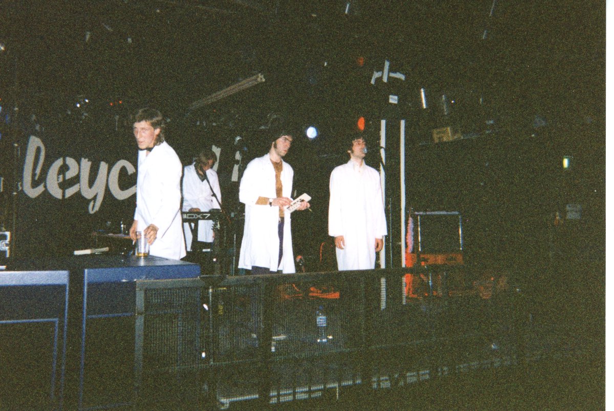 TheDylanRabbit's tweet image. Summer 1998. We played a gig at the Alleycat in Reading. Blur played there a few days later. I suspect they may have had a bigger audience...
