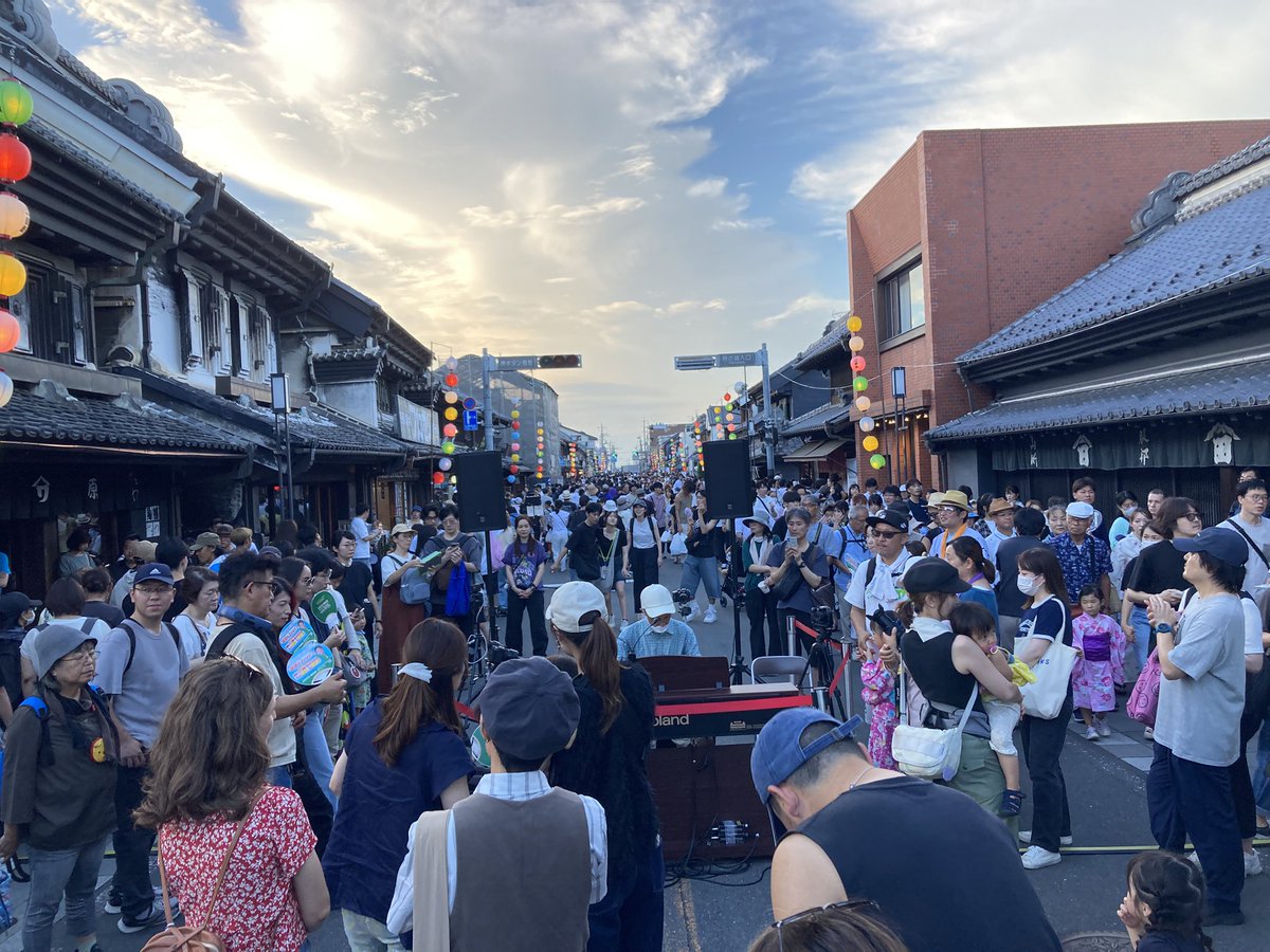 今日は川越百万灯夏祭り！

「蔵の街の通り」川越一番街商店街では今年も #ストリートピアノ「#蔵まちピアノ」を開催してますよ。

20時からは商店街ダンスパフォーマンスで、ビッグバンドやカワゴエドラムクラブ打楽器隊として出演予定！

盛り上げていきたいね！

#ドラム
