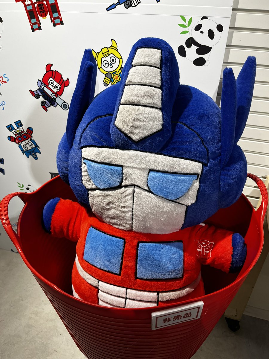 0513_0716's tweet image. POPUPいってきた！
クソデカもちボ司令官いた