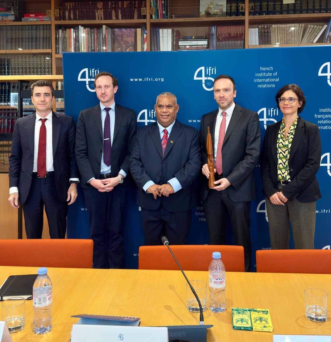 🇻🇺🇫🇷 During his visit to Paris, Vanuatu Prime Minister Jotham Napat stopped by <a href="/IFRI_/">Institut français des relations internationales</a> for a fruitful exchange with researchers, journalists, diplomats, and military personnel. Many thanks to <a href="/M_Hecker/">M Hecker</a>, <a href="/CelinePajon/">Céline Pajon</a>, and <a href="/MarcJulienne/">Marc Julienne</a> for their warm welcome!