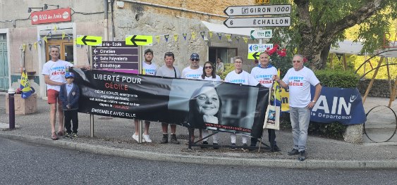 Depuis plusieurs jours, Marc est sur les routes du Tour. D’autres soutiens l'ont rejoint sur la 20e étape entre Nantua &amp; Pontarlier pour rappeler que Cécile et Jacques sont toujours détenus. Et que nous ne lâchons rien. 💙
#FreeCecileKohler #FreeJacquesParis #iran #TDF2025