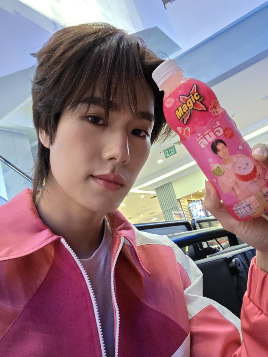phuwintang's tweet photo. พร้อมไหมมมมมม
#MagicXwithPHUWIN https://t.co/pqfVRG9w3Q