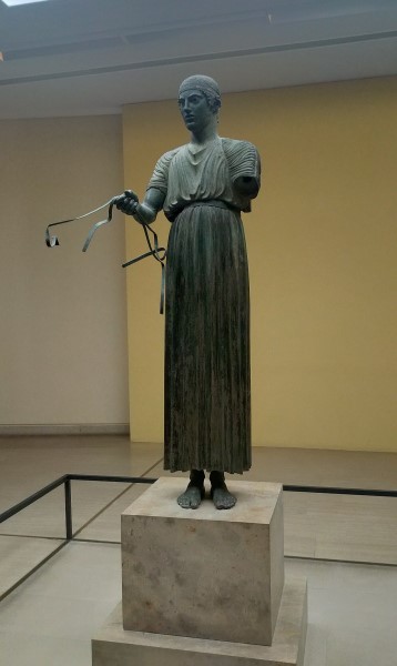 The sanctuary was most famous for the Oracle of Apollo, whose cryptic prophecies would be delivered through the Pythia (a priestess) after she sniffed something she shouldn’t. #delphi perkingthepansies.com/2025/07/26/jou…