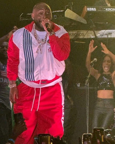 davidowarrior's tweet image. Last night @davido performed in a Liberian made “1847 COLLECTION” BY HOLLYANDROO that was produced In honor of the Liberia’s independence weekend. #5iveAliveTour