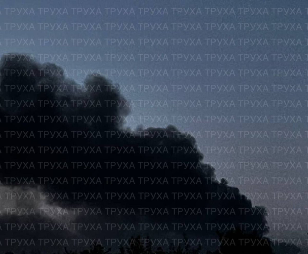 WarHunter2222's tweet image. ⚡️🇷🇺⚡️Our troops launched a massive night attack on Dnipropetrovsk.
The city is shrouded in smoke⚡️🇷🇺⚡️