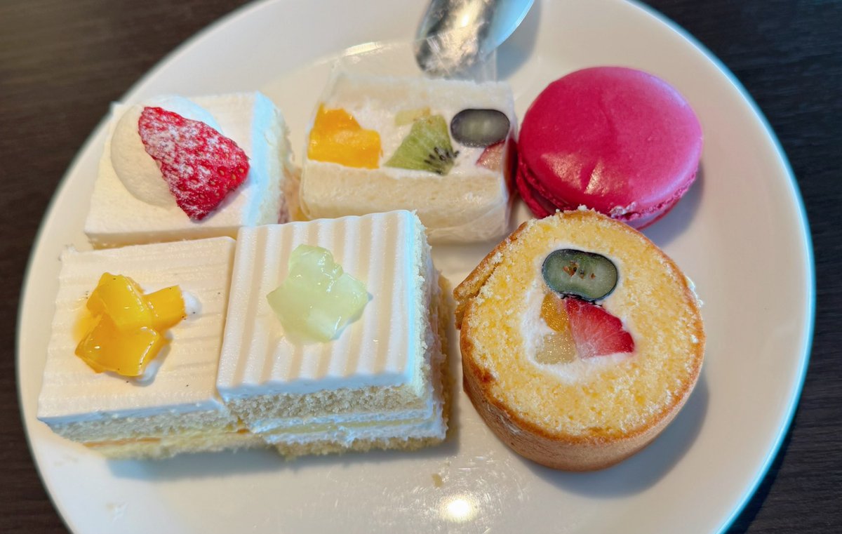 kosabimaru2024's tweet image. 旨ビュッフェでした🙏ぴeーるエルメのマカ口ンの食べ放題は命が助かった
今日はもうお腹いっぱいだ
という幸せ報告です