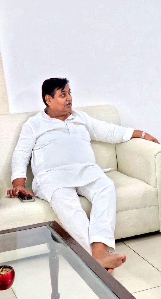Jeetuburdak's tweet image. शानदार | बेमिसाल ❣️
राजस्थान पीसीसी चीफ @GovindDotasra जी ने जो काम किया है, वो काबिले तारीफ है।
स्कूलों और आंगनवाड़ी भवनों की मरम्मत के लिए बजट देना एक जिम्मेदार जनप्रतिनिधि की पहचान है।
ऐसे फैसले ही बच्चों का भविष्य सुरक्षित करते हैं।