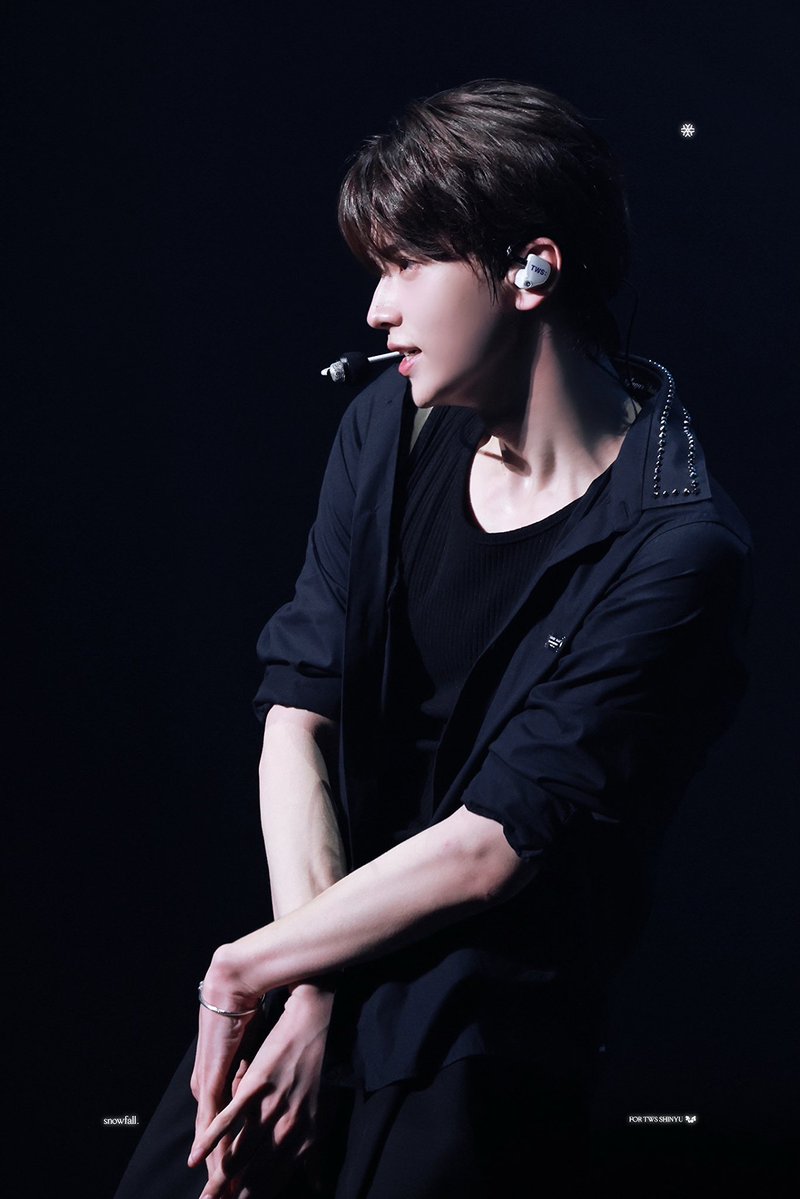snowfall1107's tweet image. 250726 센다이

손……

#TWS #투어스 #247WithUs 
#SHINYU #신유 #신정환