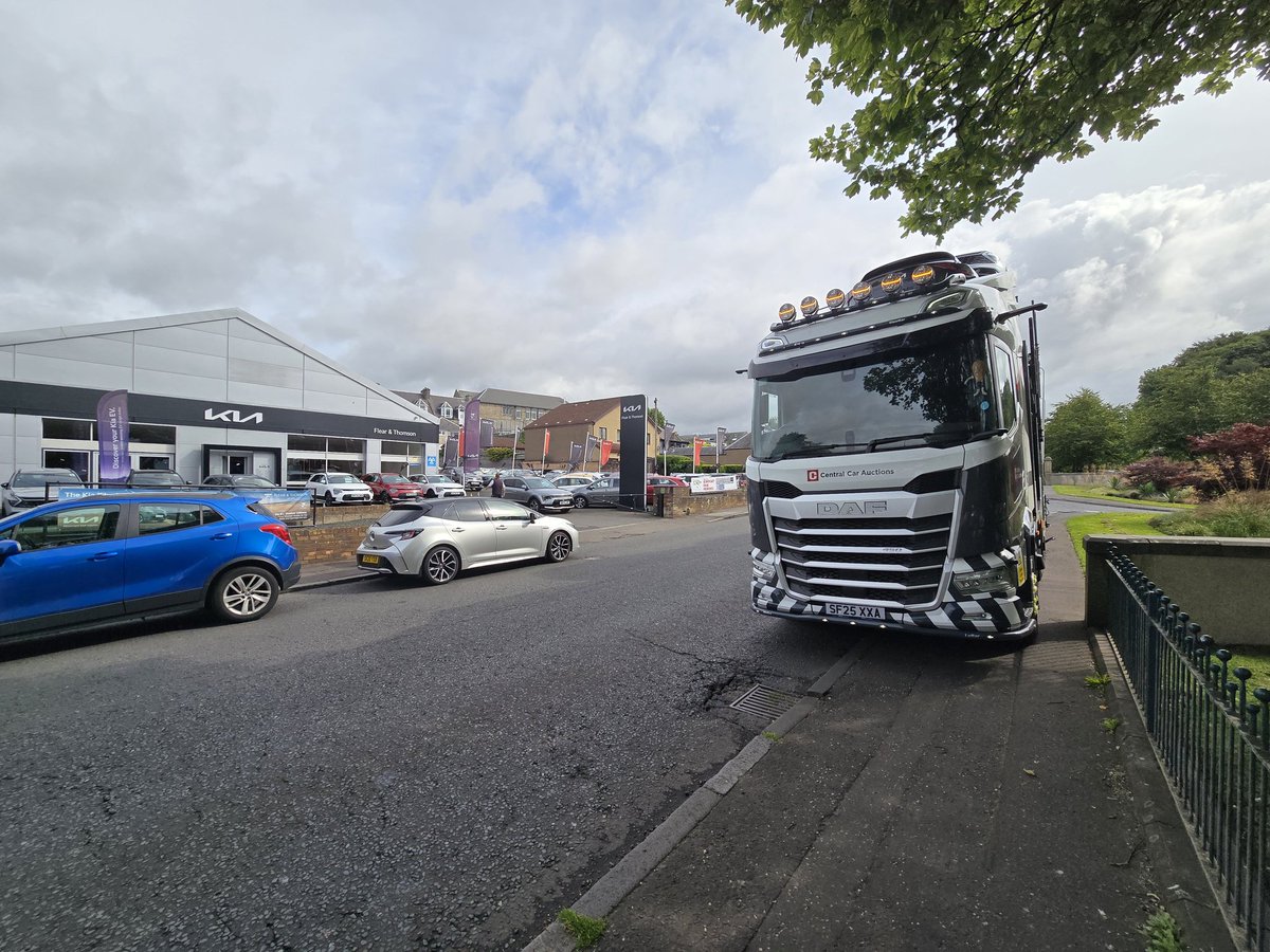 Hi <a href="/KiaUK/">Kia UK</a>, your dealship in Dunfermline is refusing to do anything about a vehicle transporter completely blocking a footpath outside the city's biggest public park. 

Why is this acceptable? Do you have a risk assessment available for this activity?