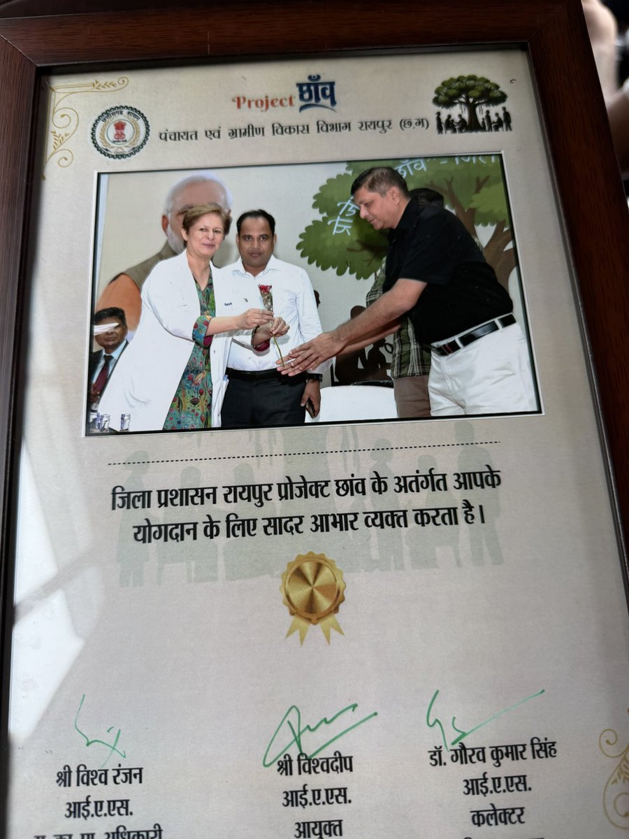 SirohiBhawna's tweet image. Inspiring to meet chief secretary of Chhattisgarh mr amitabh jain & our collector dr gaurav singh &show the work being done by @BalcoMedical @AnilAgarwalFndn to drive screening and early diagnosis of cancer in the state . Looking forward to working for “project chaav” @PMOIndia
