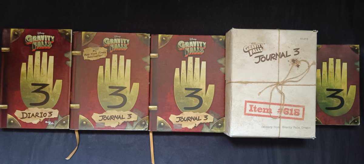 trickenGF's tweet image. NINE YEARS?!
I still remember the day I got my first copy of the #GravityFalls Journal 3, nine years later I'm on my eighth and I can't get enough of it (the photo is outdated lol)