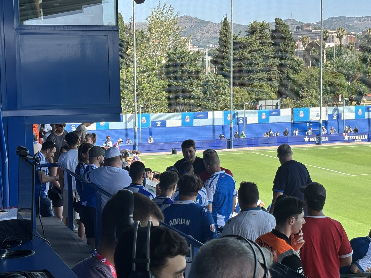 JustSaints_'s tweet image. Former #SaintsFC and Espanyol manager Mauricio Pochettino in attendance today. 🇦🇷