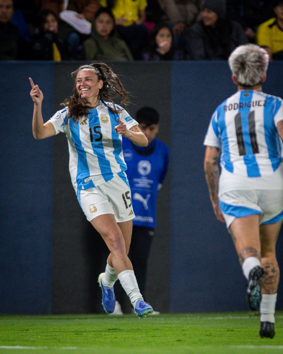 FutFemSCP's tweet image. Flor Bonsegundo foi suplente utilizada e marcou um golo na vitória da Argentina 🇦🇷 frente ao Equador por 2-0, no último jogo da fase de grupos da #CopaAméricaFEM 👏 #LeoasNasSelecções