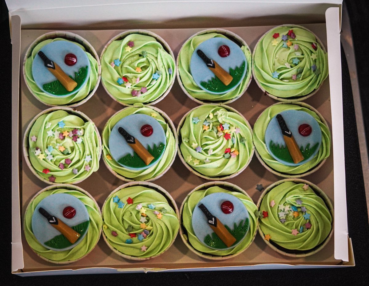 henrymoeranBBC's tweet image. Some outstanding cakes have arrived in the @bbctms commentary box courtesy of Nicola 👏
#BBCCricket #ENGvIND