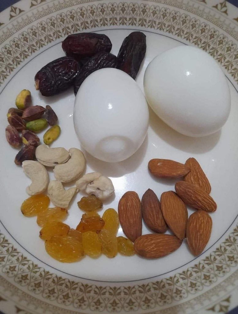 Supamusk123's tweet image. Do you think this is healthy food? Just a simple yes or no, please!"