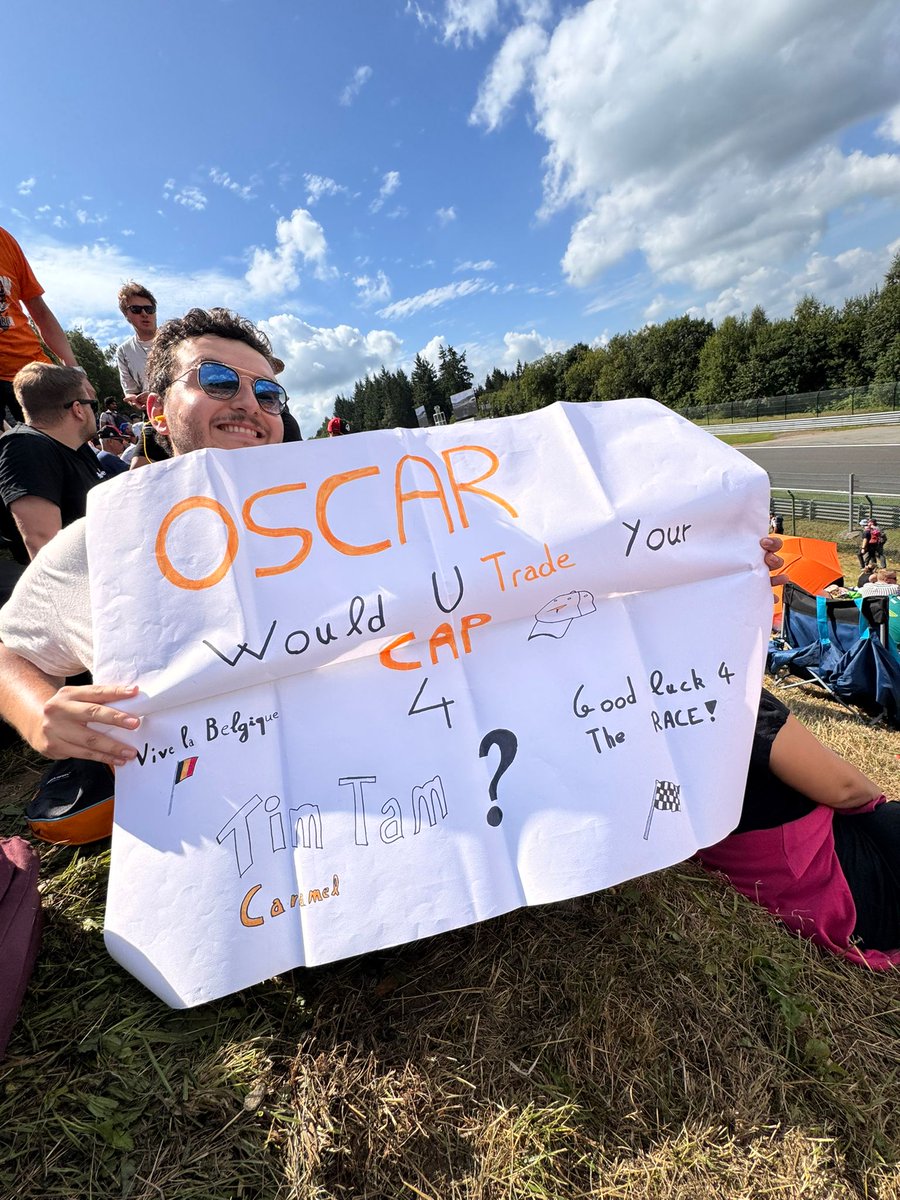 cassandredavid7's tweet photo. We are at Spa with my friend, and we have some things for your drivers 👀 @McLarenF1 Just hope they haven't melted with the sun 🫠
@LandoNorris  @OscarPiastri https://t.co/WCgDWgn28K
