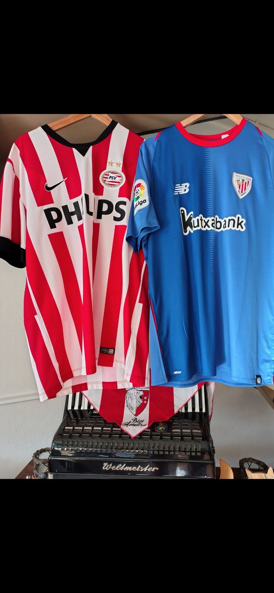 Jaun andreok, hoy juega el ATHLETIC! De parte de un lagun en la distancia...
Egunones corazones ♥️ 🤍
