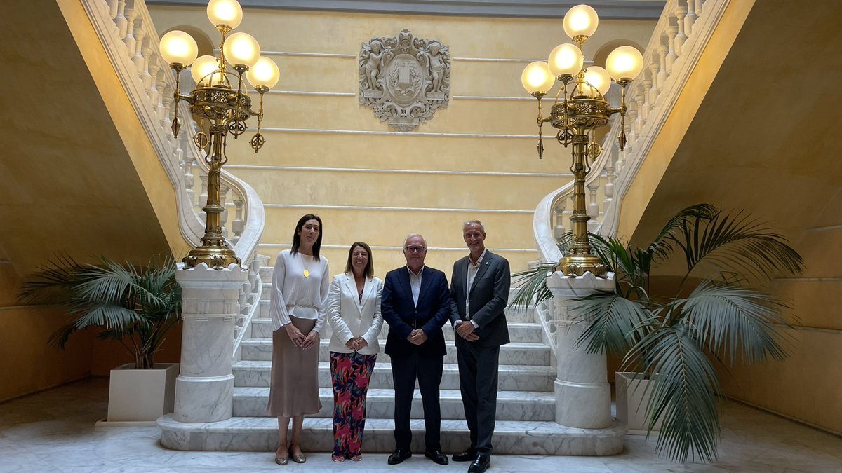 Colegio Notarial de Cataluña (@colnotaris) on Twitter photo El degà del Col.legi, José Alberto Marín, i la vicedegana,Raquel Iglesias,han mantingut la primera reunió de treball amb la nova degana de <a href="/ICABarcelona/">ICAB · Advocacia Barcelona</a>, <a href="/crivallejo/">Cristina Vallejo</a> i el secretari <a href="/Carles_GR/">C. Garcia Roqueta ⚖️ 💚</a>
Continuem avançant,amb compromís, per una justícia sempre al servei de la ciutadania El degà del Col.legi, José Alberto Marín, i la vicedegana,Raquel Iglesias,han mantingut la primera reunió de treball amb la nova degana de <a href="/ICABarcelona/">ICAB · Advocacia Barcelona</a>, <a href="/crivallejo/">Cristina Vallejo</a> i el secretari <a href="/Carles_GR/">C. Garcia Roqueta ⚖️ 💚</a>
Continuem avançant,amb compromís, per una justícia sempre al servei de la ciutadania