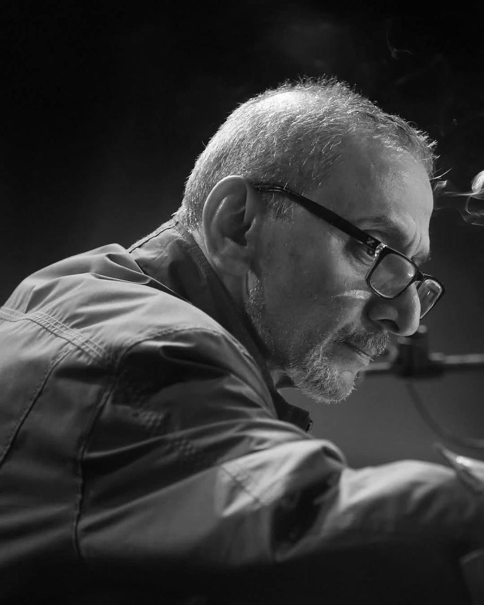 رح نضل نحبّك بلا ولا شي... 🤍
وداعًا #زياد_الرحباني🙏🏼