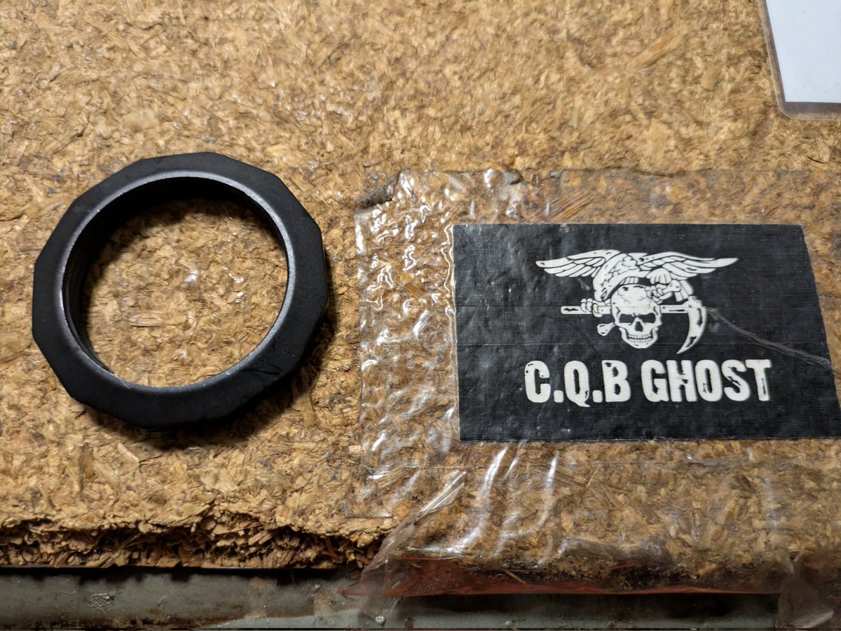 CQB_GHOST's tweet image. 【福崎店】🍊お疲れ様です!
本日B工場で発見しました!
内側がネジになってます。
空調服…?🤔
お心あたりのある方はご連絡お願いします!🙇🏻
#ゴースト福崎
#ゴースト落し物