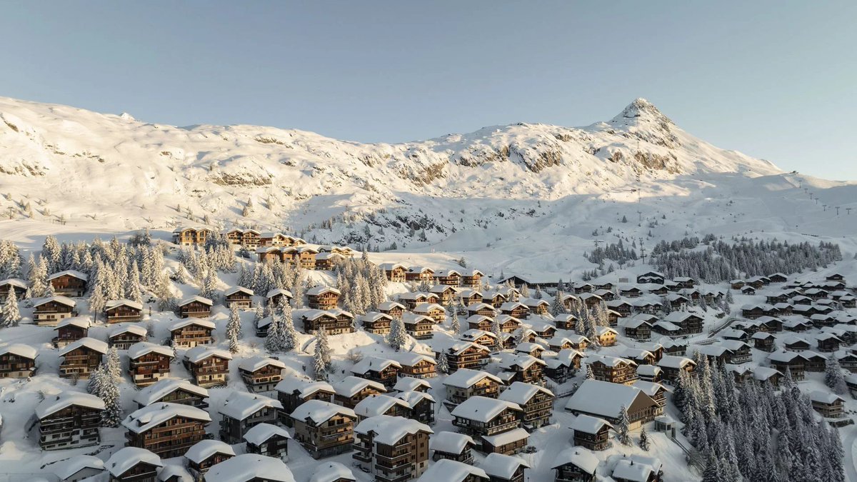 Alpenweerman's tweet image. Topo 1 - Bettmeralp Oberwallis 1950 - 2024
Na de 2e wereldoorlog en met name sinds de aanvang van de wintersport met de komst van de skiliften heeft het Alpenlandschap grote veranderingen ondergaan. De komende tijd zal ik adhv oude Swiss topografie luchtopname's en foto's deze…