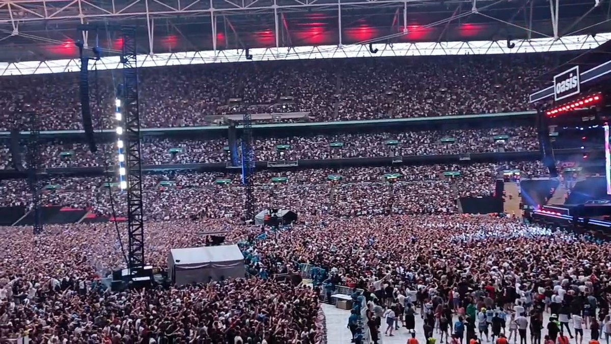 Oasis at Wembley. Ni baru namanya 100,000 orang